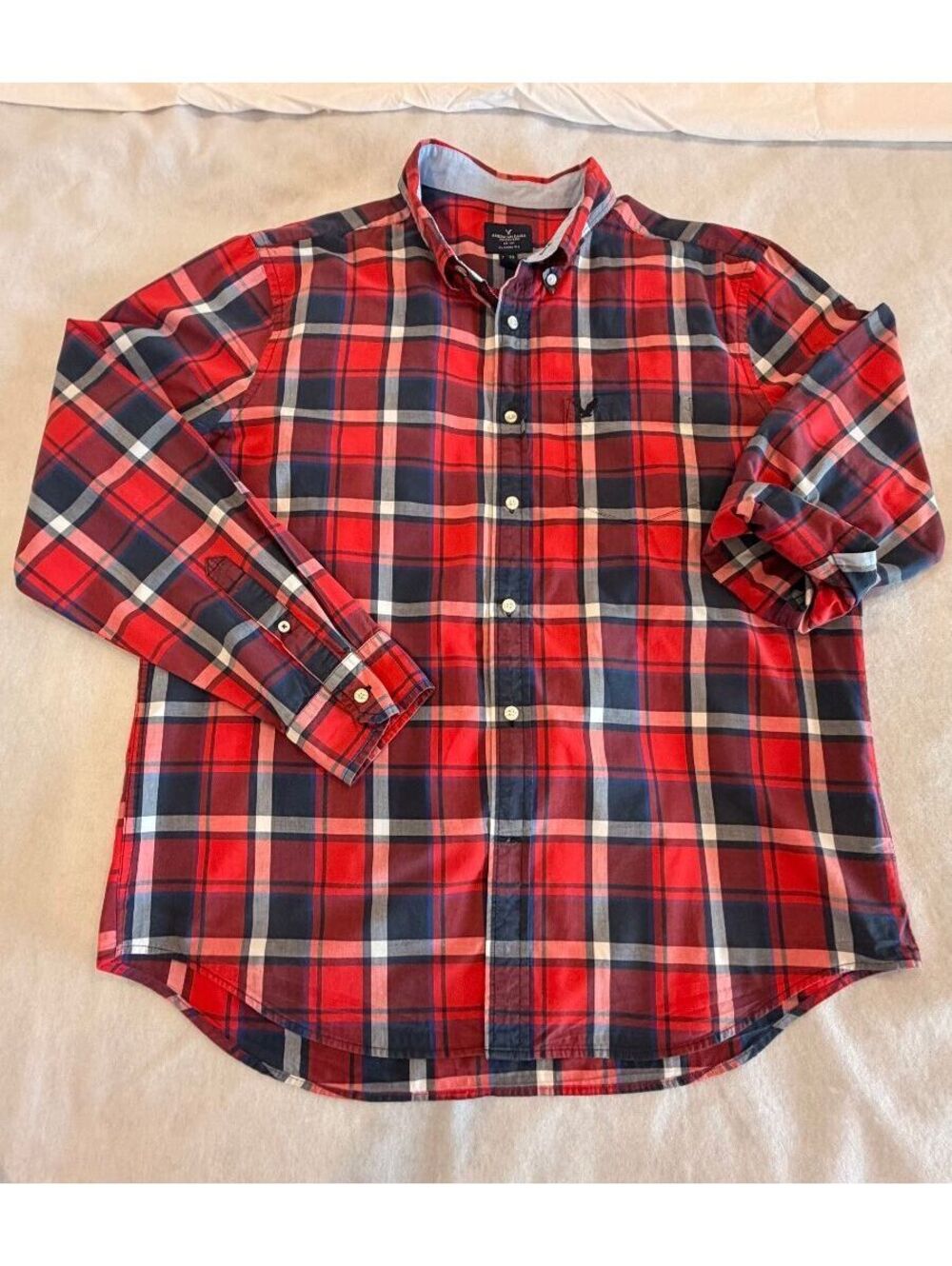 American Eagle Men's Button Down in Red Plaid size XL